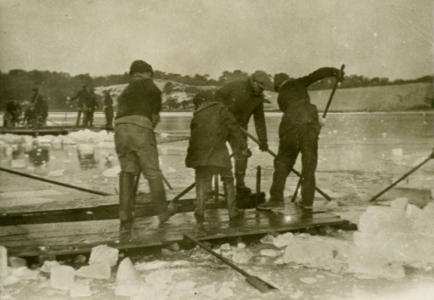 Harvesting Ice on Shankpainter Pond