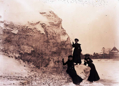 Women on Iceberg